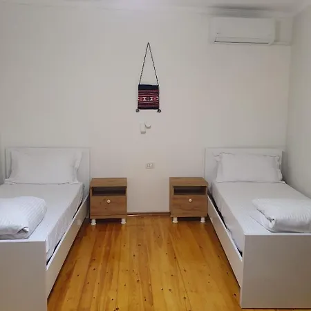 27 Center House Σκόδρα