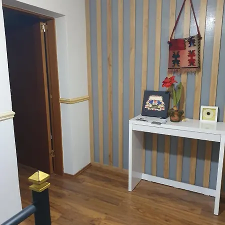 27 Center House * Σκόδρα