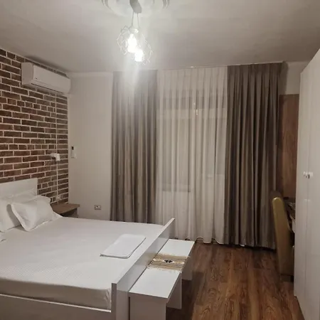 27 Center House Σκόδρα