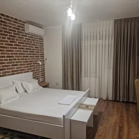 27 Center House Σκόδρα